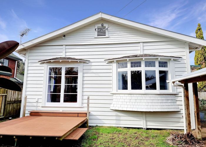  at 18 Karetu Road, Greenlane, Auckland City, Auckland