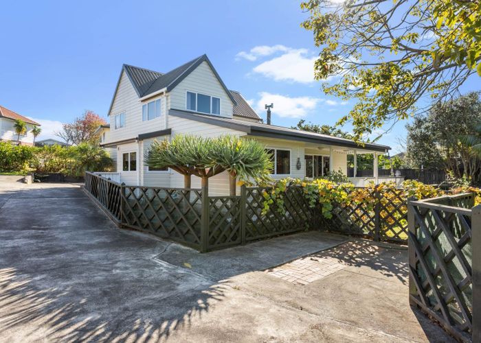  at 2/33 Methuen Road, Avondale, Auckland City, Auckland