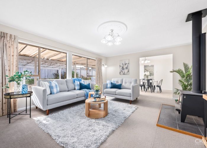  at 17 King Charles Drive, Kingsley Heights, Upper Hutt, Wellington
