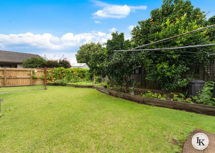  at 8 Carnoustie Drive, Wattle Downs, Manukau City, Auckland