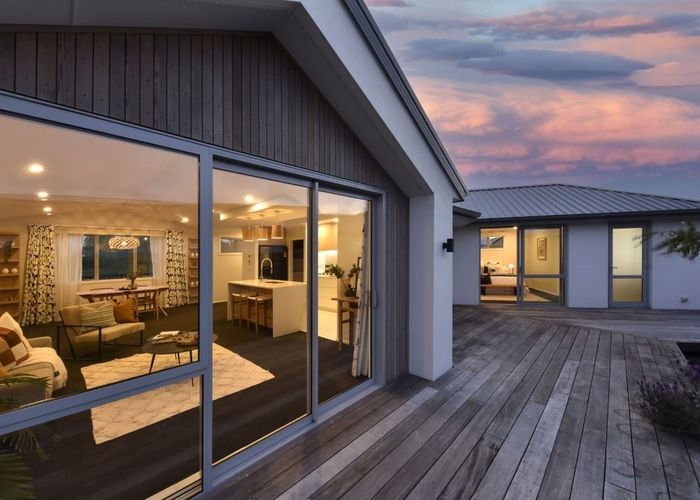  at 8 Manarola Road, HALSWELL, CHRISTCHURCH