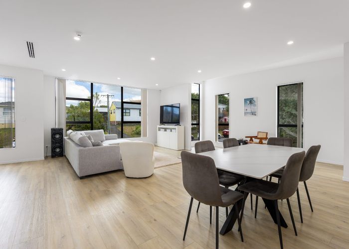  at 5 Merton Avenue, Glenfield, North Shore City, Auckland