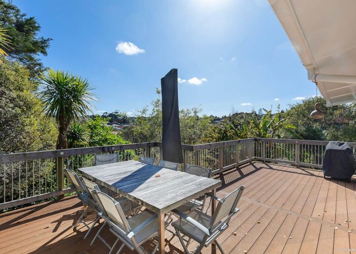  at 18 Madison Place, Forrest Hill, Auckland