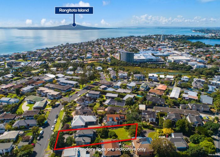  at 26 Rangitoto Terrace, Milford, Auckland