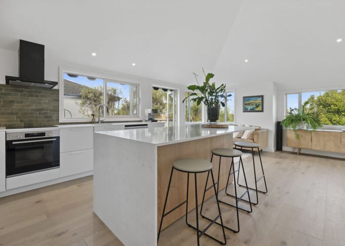  at 2/4 Richards Avenue, Forrest Hill, North Shore City, Auckland