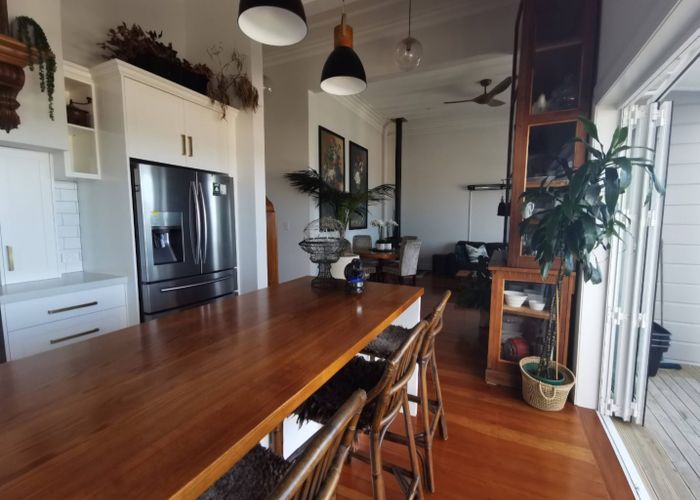  at 4 Seaview Terrace, Bluff Hill, Napier