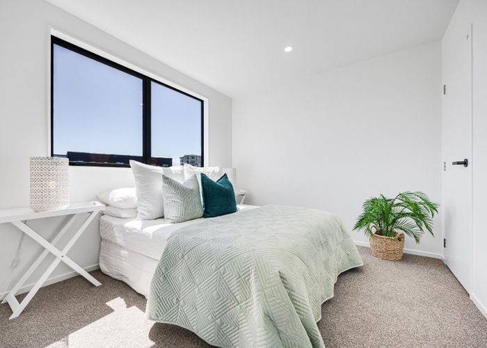  at 5/96 Bluebird Crescent, Unsworth Heights, North Shore City, Auckland