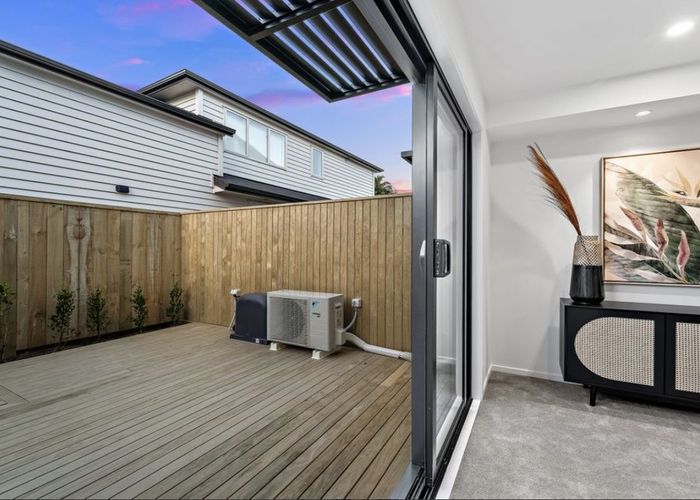  at 11/23 Tudor Road, Henderson, Waitakere City, Auckland