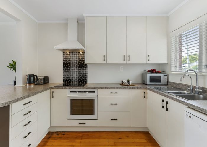  at 2/420 Beach Road, Mairangi Bay, Auckland