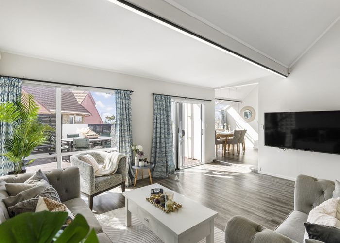  at 22 Cairnbrae Court, Northcross, Auckland