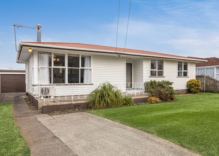  at 24 Muir Avenue, Mangere Bridge, Auckland