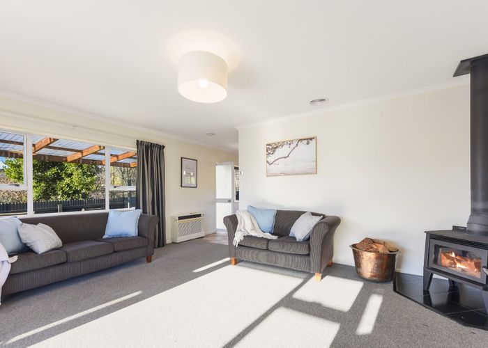  at 38 Farnham Drive, Richmond