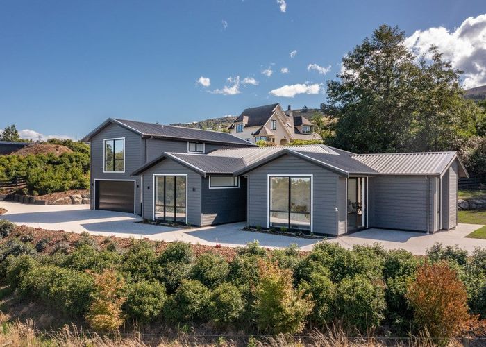  at 7 Redwoods Lane, Helensburgh, Dunedin