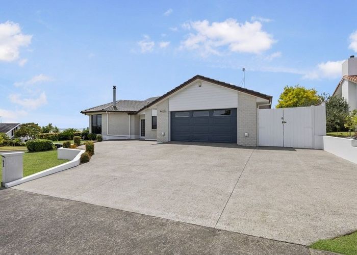  at 2 Gillard Place, Eastern Beach, Auckland