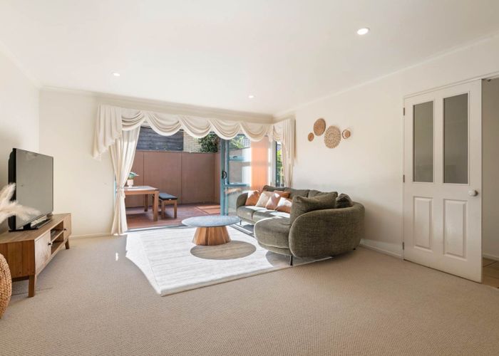  at 22 Adelphi Place, Albany, Auckland