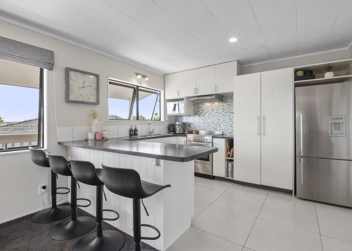  at 8 Leaming Place, Clarks Beach, Clarks Beach