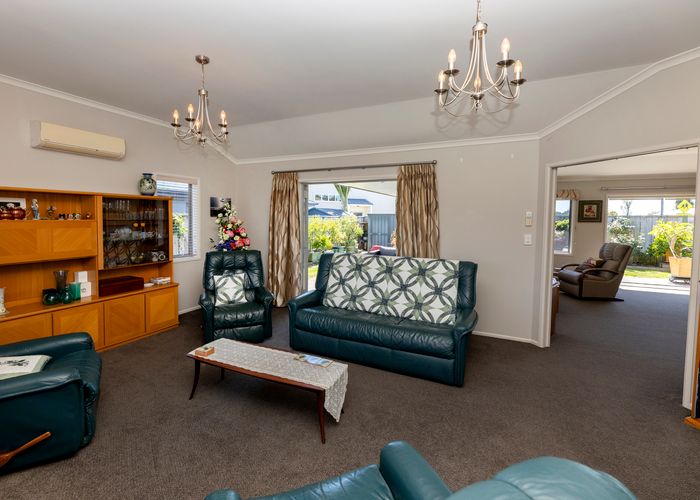  at 2 Oakwood Drive, Highlands Park, New Plymouth