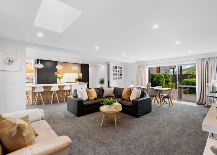  at 18 Foster Place, Mount Pisa