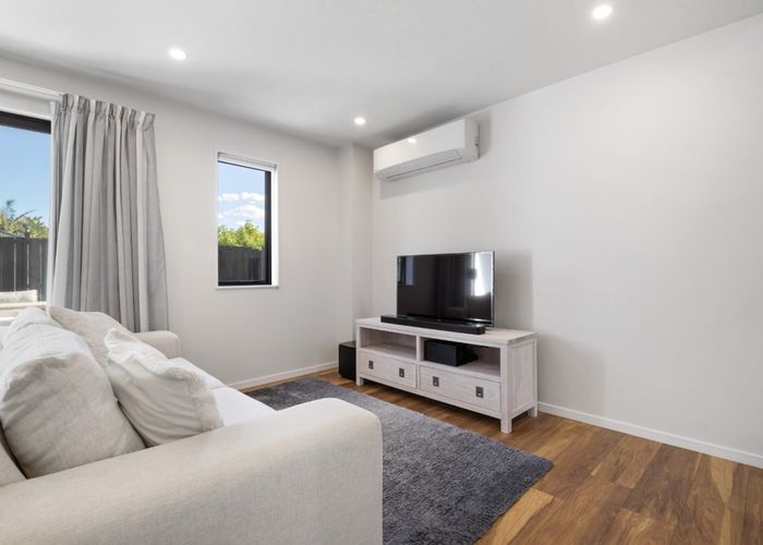  at 2/36 Kaipatiki Road, Glenfield, North Shore City, Auckland