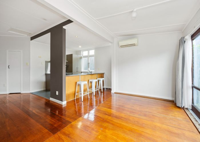  at 2/9 Essex Road, Mount Eden, Auckland City, Auckland