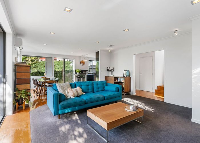  at 2 Exmouth Road, Northcote, Auckland