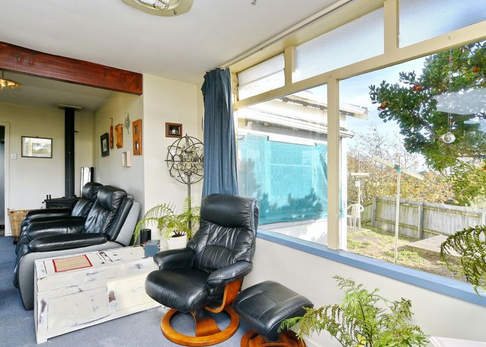  at 47 Batten Grove, The Pines Beach, The Pines Beach