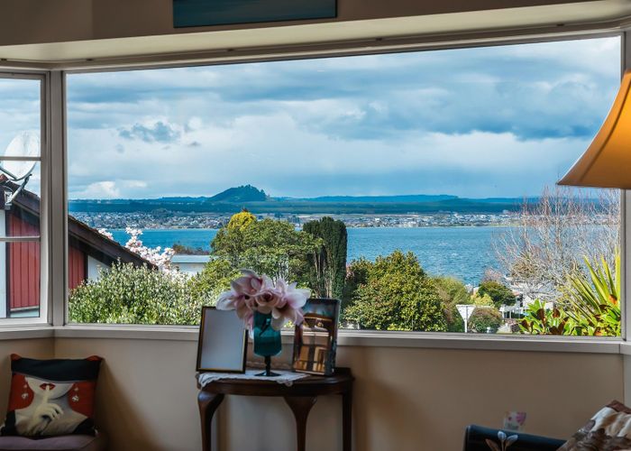  at 2/8 Kinder Street, Acacia Bay, Taupo, Waikato
