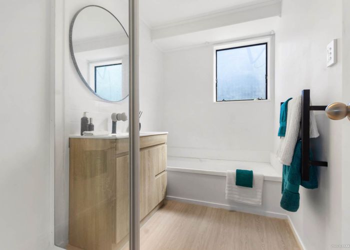  at 3/27 Karepo Crescent, Ranui, Auckland