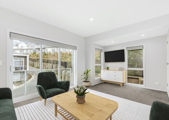  at 5 Kohu Way, Whitby, Porirua