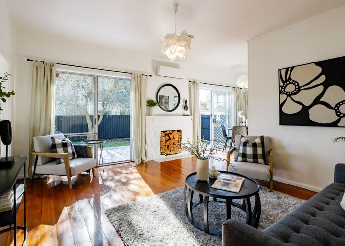  at 77 Clarkin Road, Fairfield, Hamilton