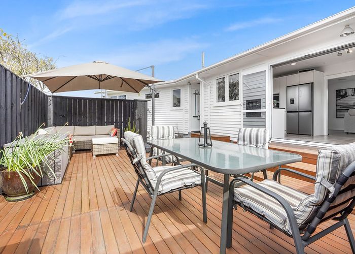  at 8 Katherine Place, Melville, Hamilton