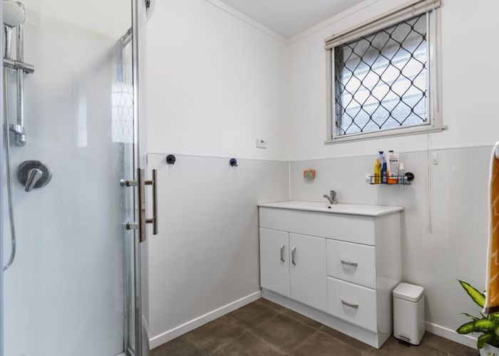  at 1/180 Green Lane West, Greenlane, Auckland