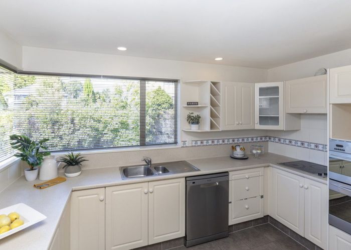  at 2/37 Avonhead Road, Avonhead, Christchurch City, Canterbury