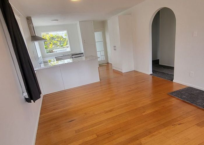  at 4 Beazley Place, Glendene, Auckland