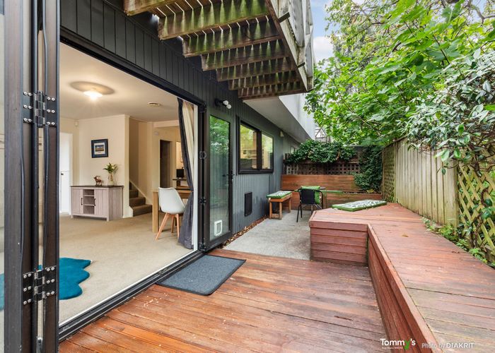  at 4/163 Queens Drive, Lyall Bay, Wellington