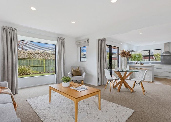  at 2/14 Farquhars Road, Redwood, Christchurch City, Canterbury