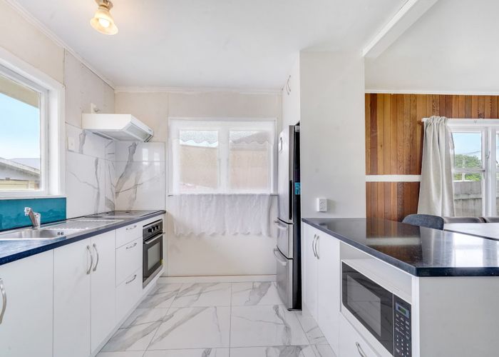  at 33 Haddon Street, Mangere East, Auckland