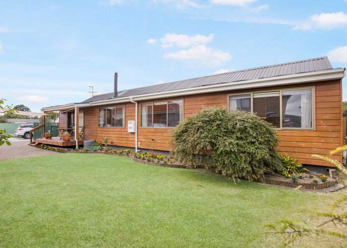  at 2/50 Huia Road, Papatoetoe, Auckland