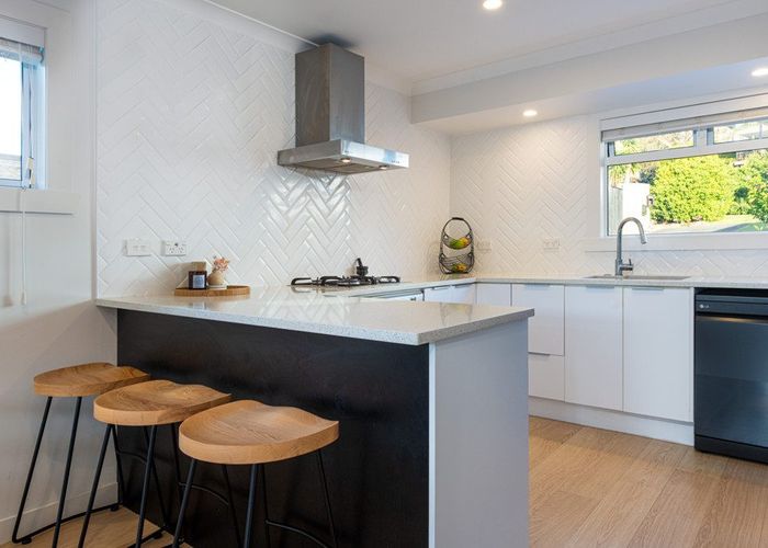  at 2/75 Newhaven Terrace, Mairangi Bay, Auckland