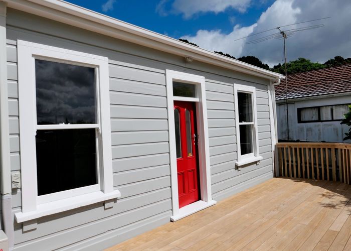  at 9 Stanley Street, Berhampore, Wellington
