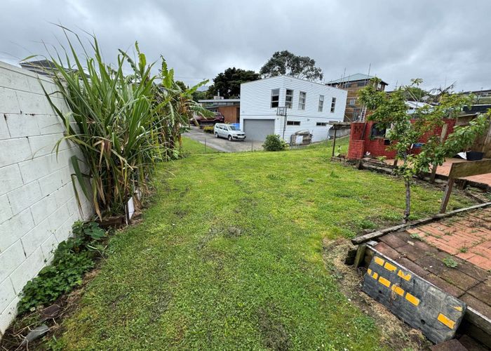  at 5 Fairway Drive, Mount Roskill, Auckland City, Auckland