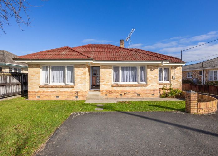  at 77 Fox Street, Hamilton East, Hamilton