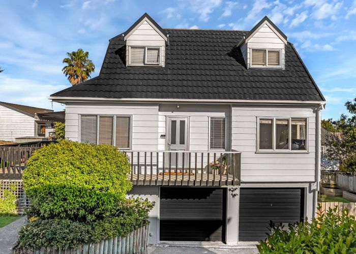  at 2/116 Bradbury Road, Botany Downs, Auckland