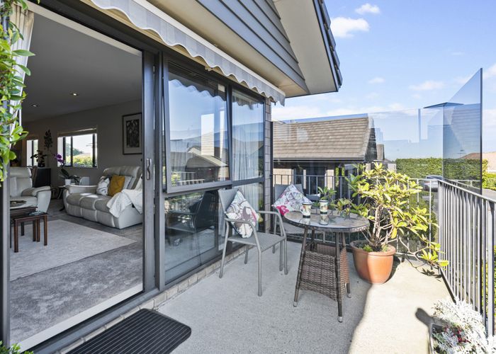  at 50 Royalle Mews, Botany Downs, Manukau City, Auckland