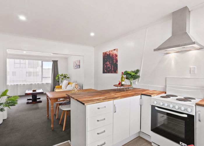  at 2/164 Blockhouse Bay Road, Avondale, Auckland City, Auckland