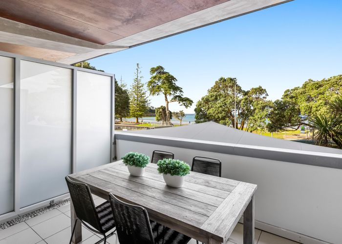  at 2/6 Beach Front Lane, Browns Bay, North Shore City, Auckland