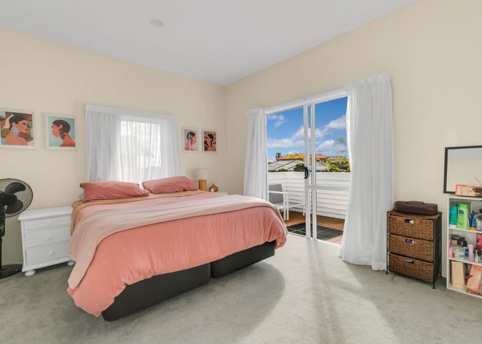  at 4/325 Mount Albert Road, Mount Roskill, Auckland City, Auckland
