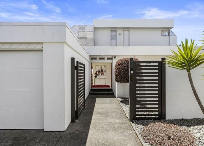  at 100 Bramley Drive, Farm Cove, Auckland