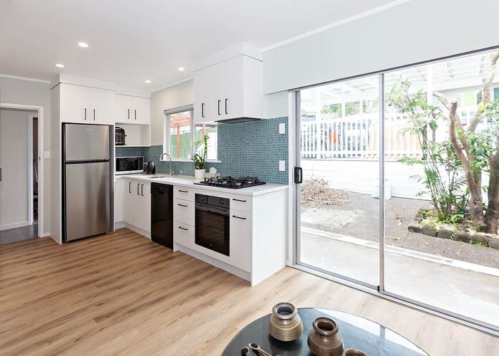  at 3/120 Lynbrooke Avenue, Blockhouse Bay, Auckland