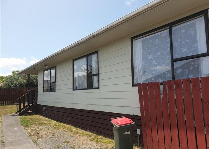  at 2/6 Fleming St, Manurewa East, Manukau City, Auckland